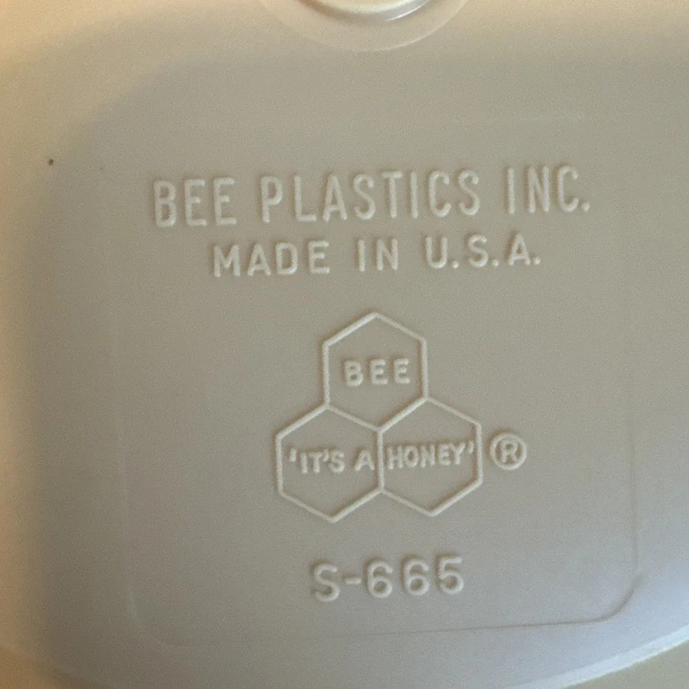 Bee Plastic S-665 Carousel Lazy Susan Cup & Plate Holder Vintage USA